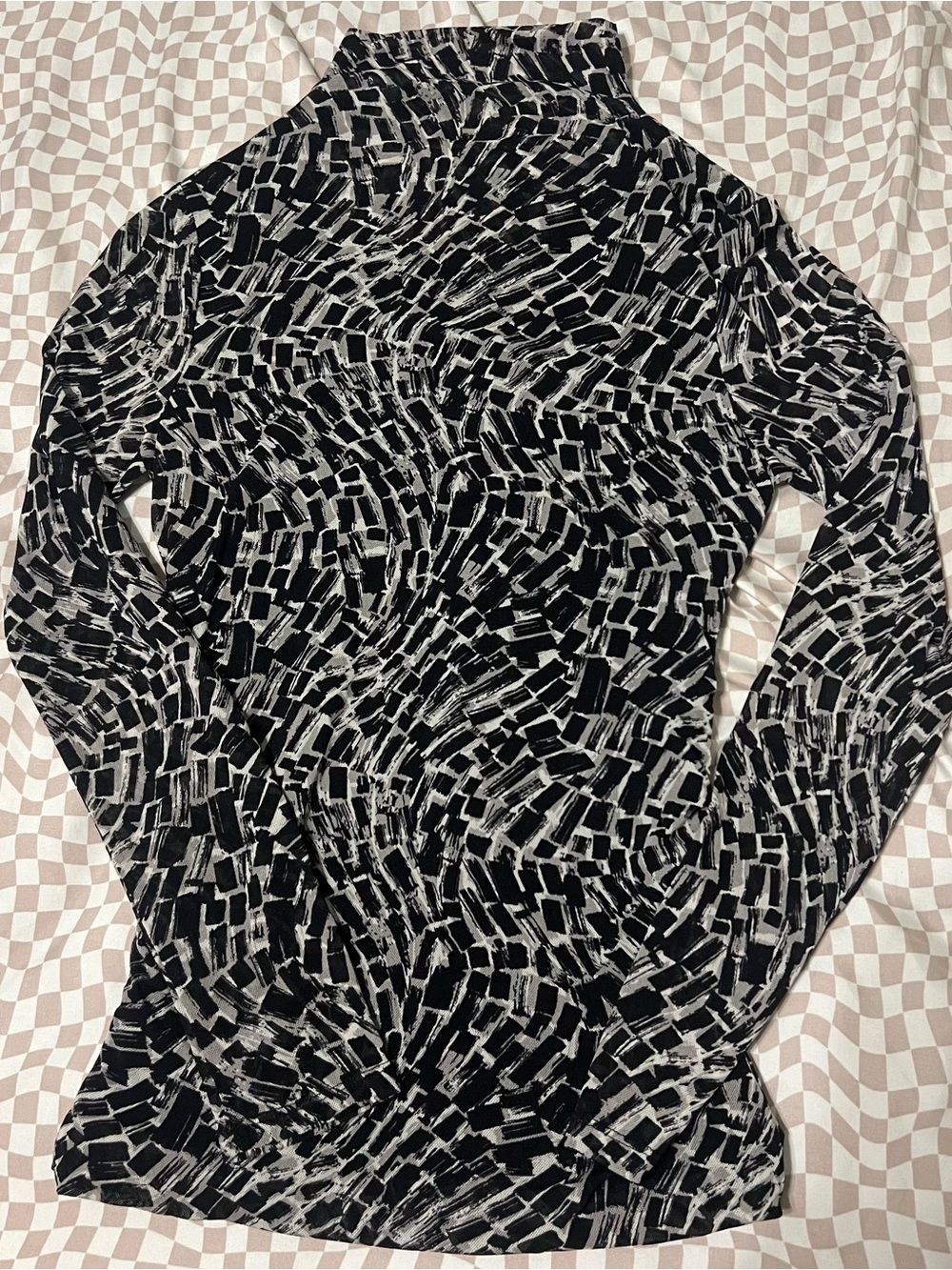 Kenneth Cole Reaction patterned mesh ruched long sleeve top
